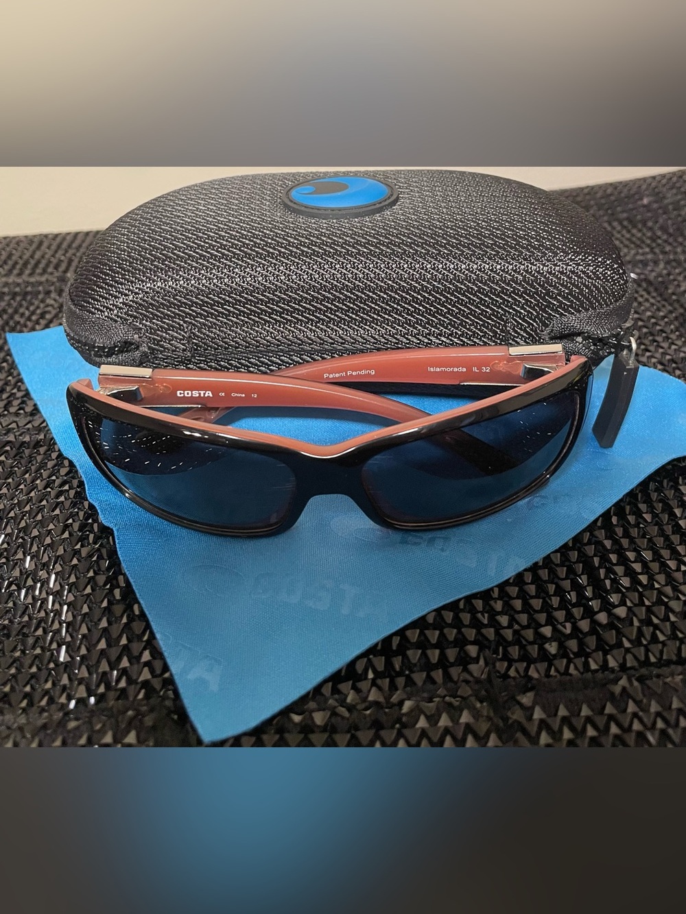 COSTA Islamorada IL 32 Black & Coral Pink Polarized Sunglasses & Case-Like New